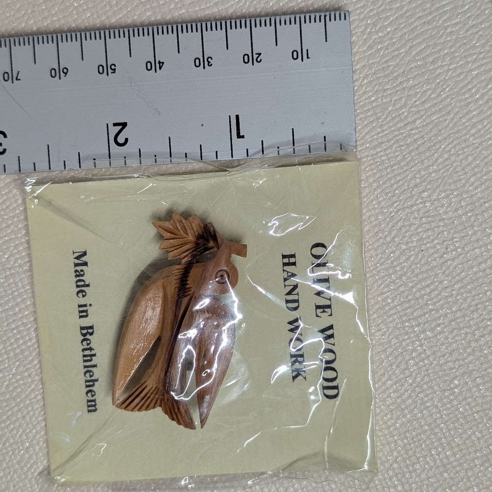 Hand Carved Dove Brooch - Made in Bethlehem New Vintage Real Wood Bird Swallow - Picture 2 of 3